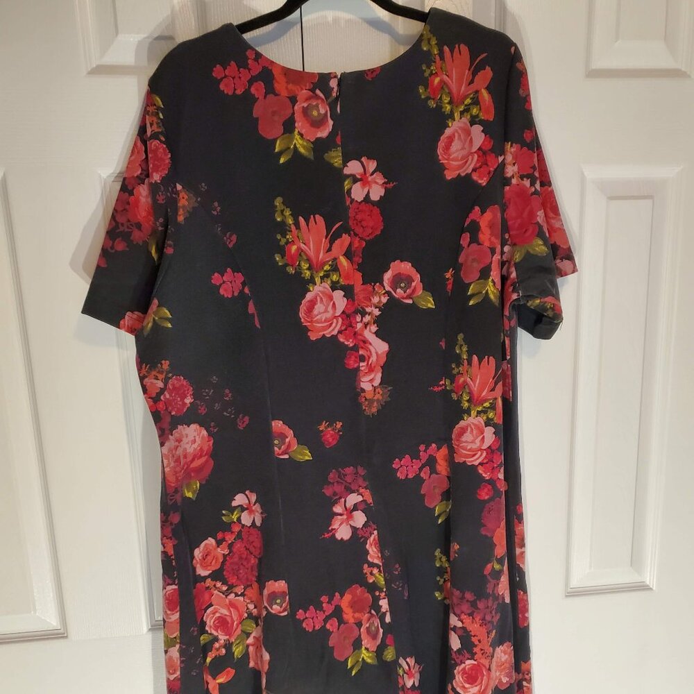 NEW Roaman's Black Strawberry Floral Print Piped Accent Dress SS Zip 24W - Picture 4 of 10